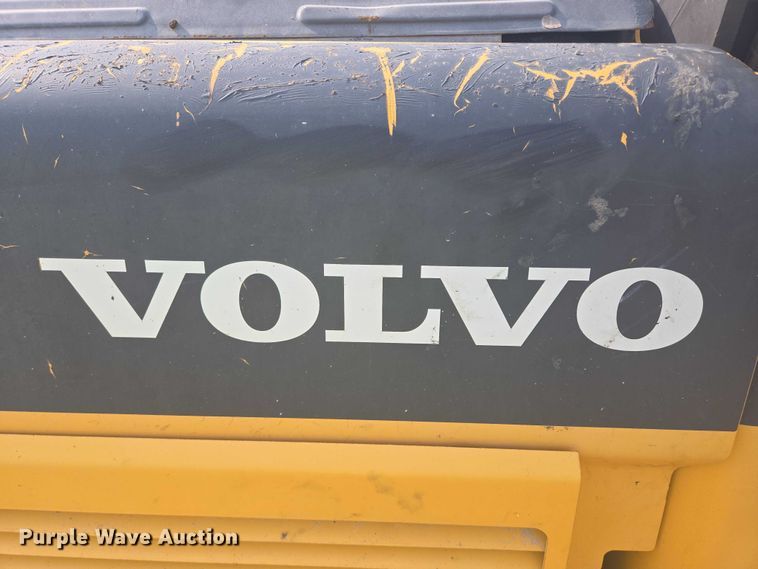 image for item DY1128 2016 Volvo MC135C skid steer loader