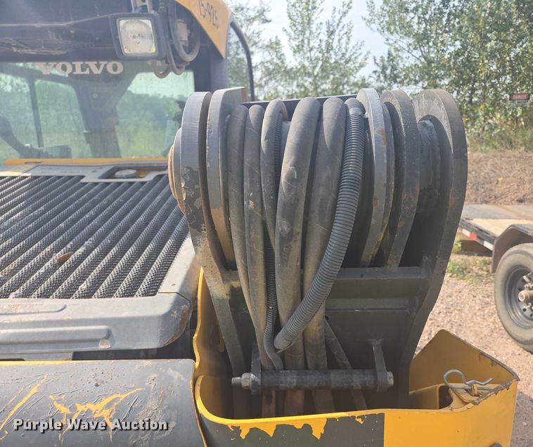 image for item DY1128 2016 Volvo MC135C skid steer loader
