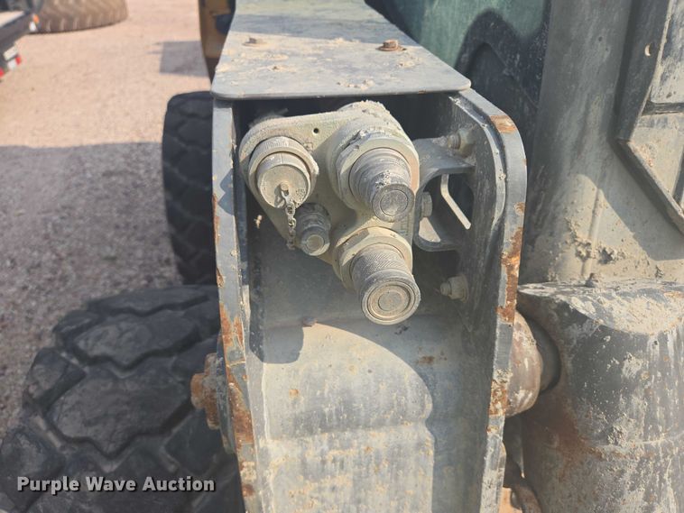 image for item DY1128 2016 Volvo MC135C skid steer loader