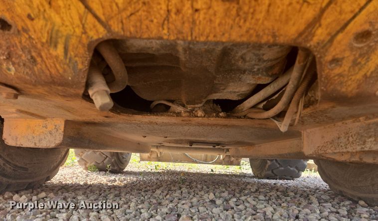 image for item DY1128 2016 Volvo MC135C skid steer loader