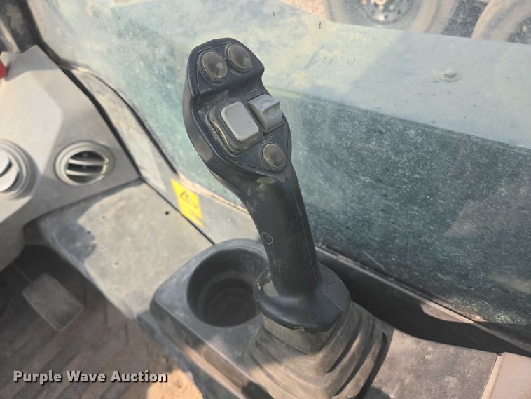 image for item DY1128 2016 Volvo MC135C skid steer loader