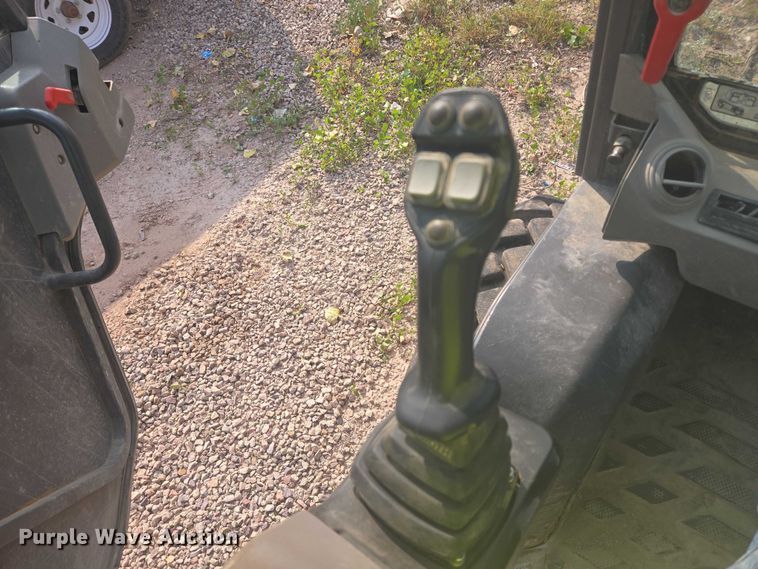 image for item DY1128 2016 Volvo MC135C skid steer loader