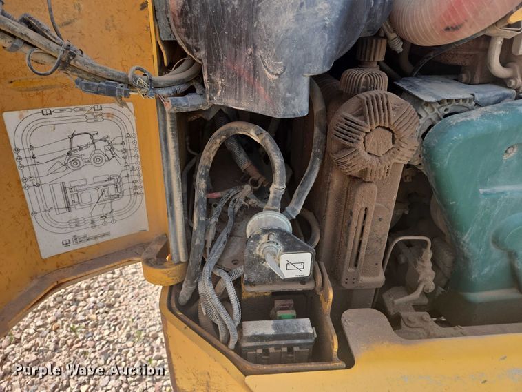 image for item DY1128 2016 Volvo MC135C skid steer loader