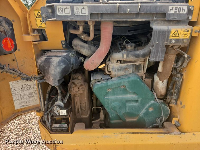 image for item DY1128 2016 Volvo MC135C skid steer loader