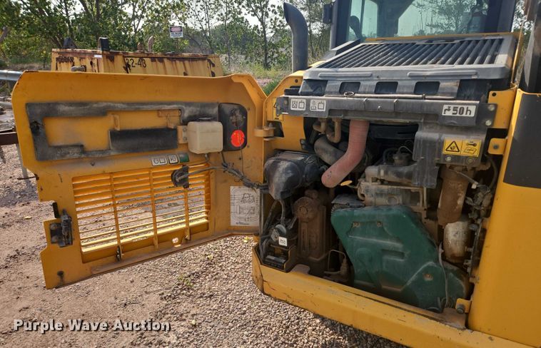 image for item DY1128 2016 Volvo MC135C skid steer loader