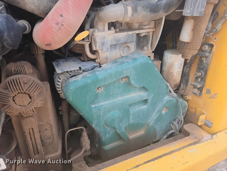 image for item DY1128 2016 Volvo MC135C skid steer loader