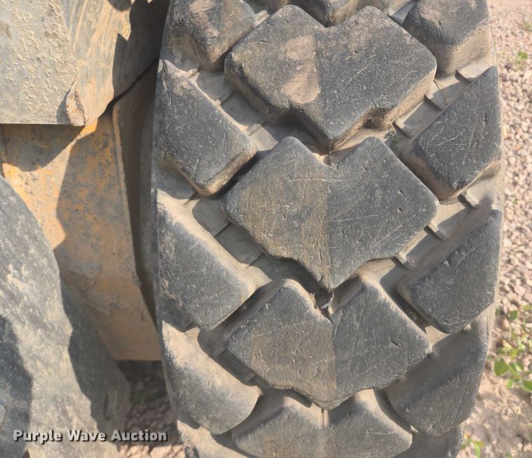 image for item DY1128 2016 Volvo MC135C skid steer loader