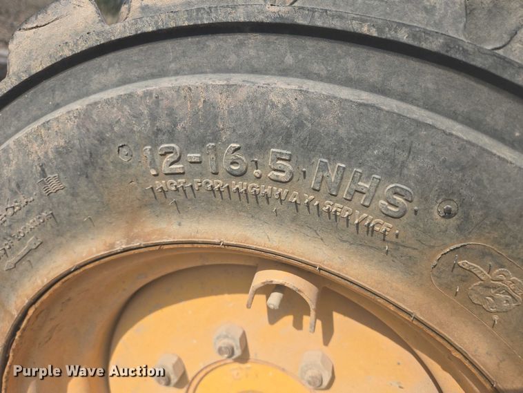 image for item DY1128 2016 Volvo MC135C skid steer loader