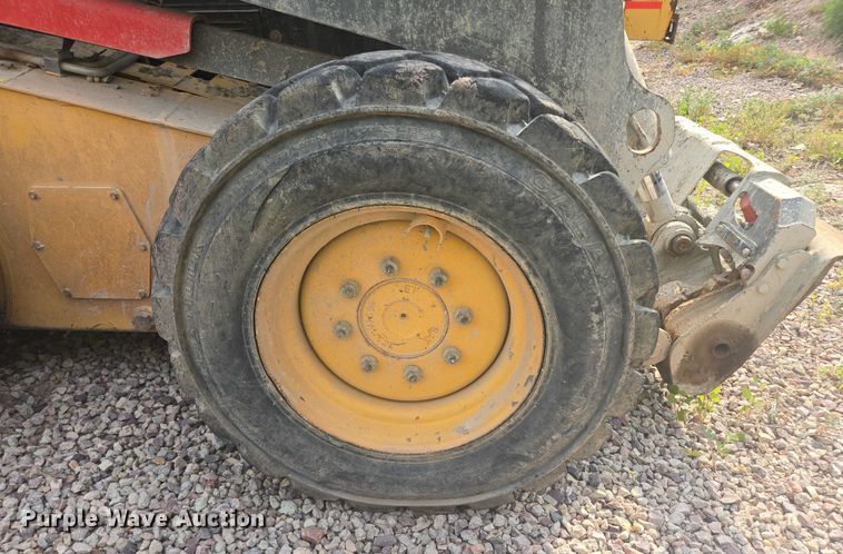 image for item DY1128 2016 Volvo MC135C skid steer loader