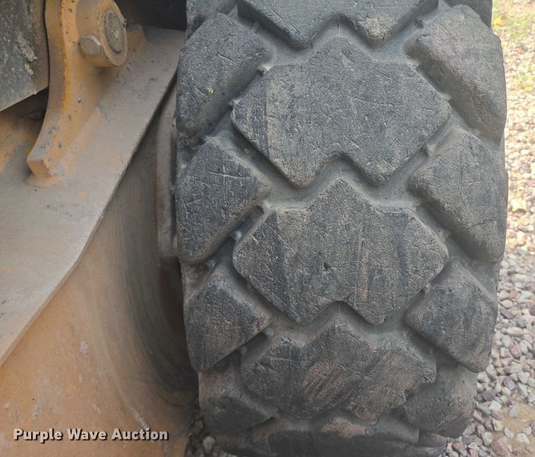 image for item DY1128 2016 Volvo MC135C skid steer loader