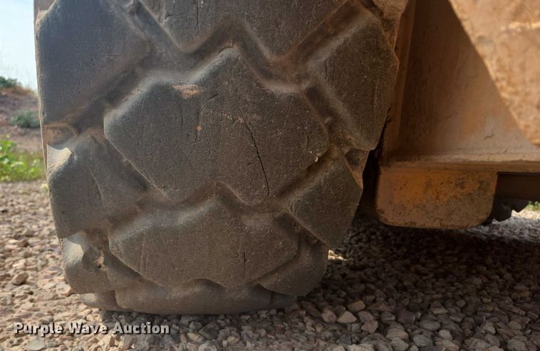 image for item DY1128 2016 Volvo MC135C skid steer loader