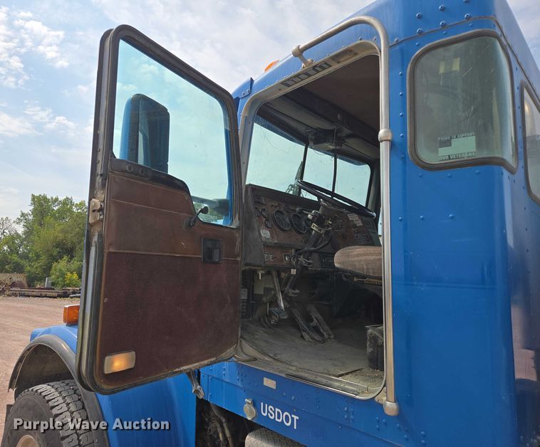 image for item DY1131 1999 Kenworth W900 ready mix truck