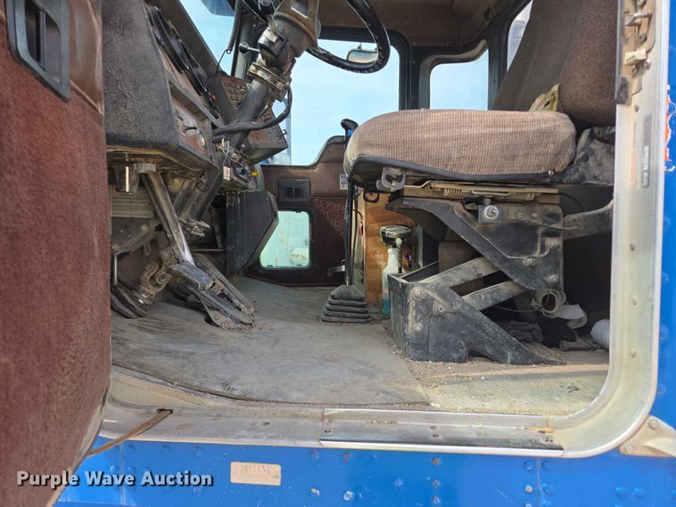 image for item DY1131 1999 Kenworth W900 ready mix truck