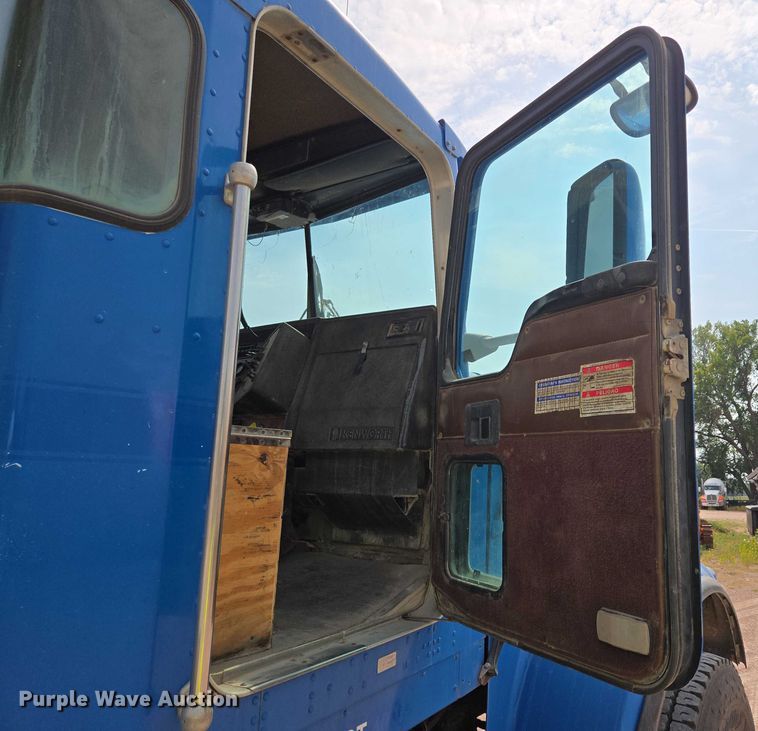 image for item DY1131 1999 Kenworth W900 ready mix truck