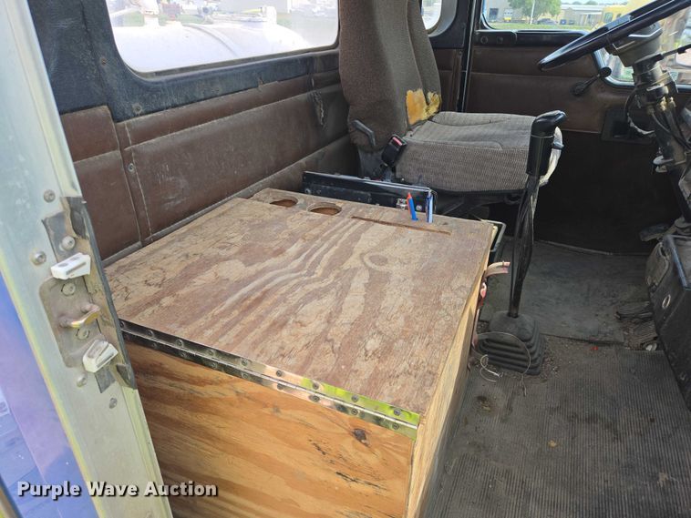 image for item DY1131 1999 Kenworth W900 ready mix truck