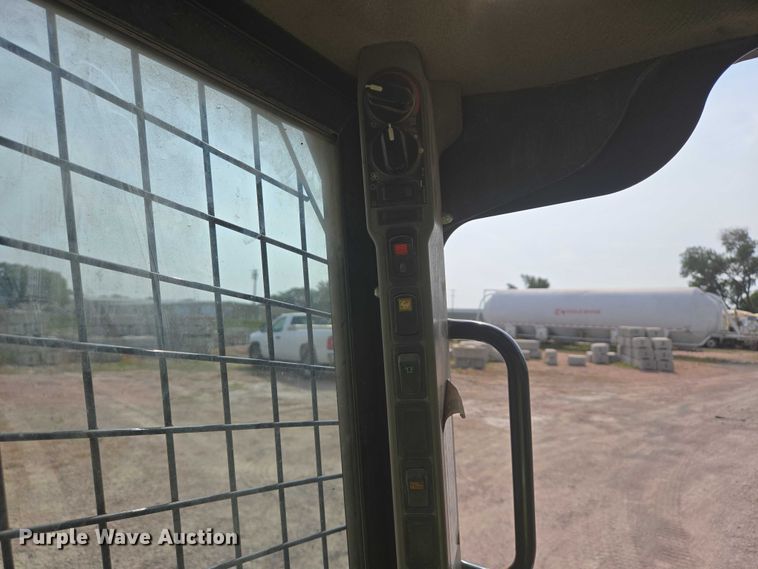 image for item DY1135 2011 Case SV250 skid steer loader