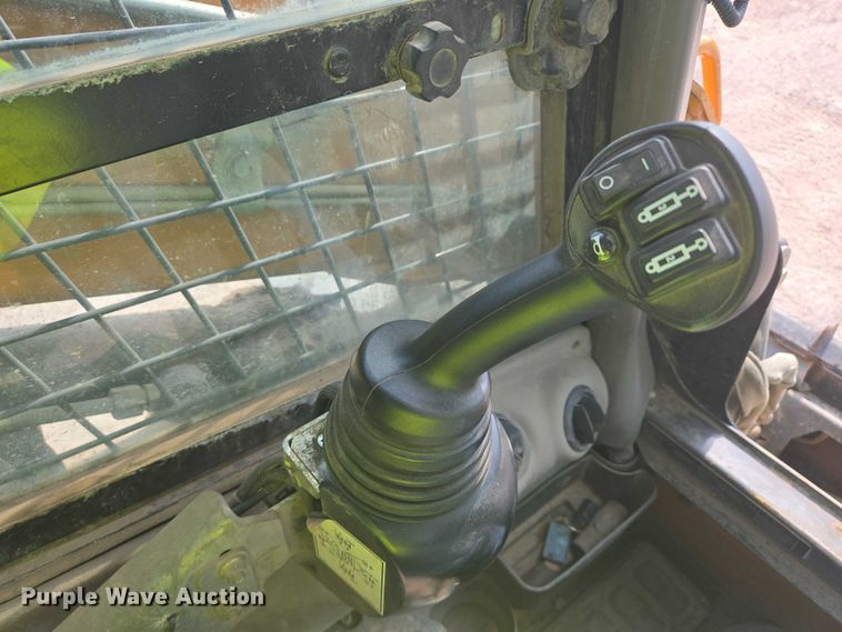 image for item DY1135 2011 Case SV250 skid steer loader