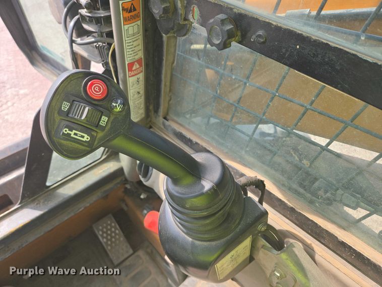 image for item DY1135 2011 Case SV250 skid steer loader