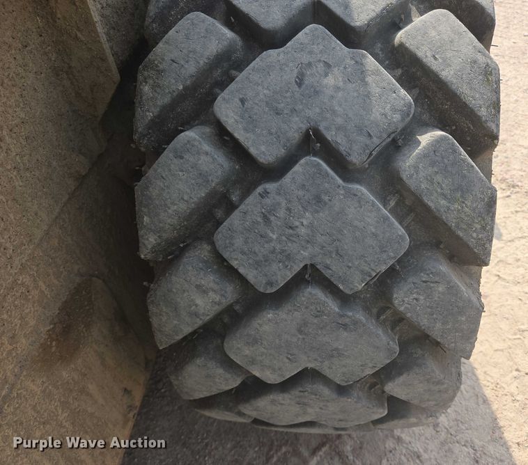 image for item DY1135 2011 Case SV250 skid steer loader