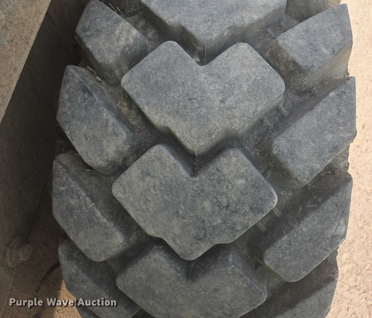 image for item DY1135 2011 Case SV250 skid steer loader