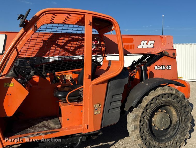 image for item DZ4250 2013 Lull 644E-42 telehandler