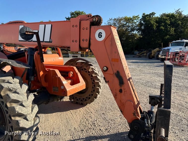 image for item DZ4250 2013 Lull 644E-42 telehandler