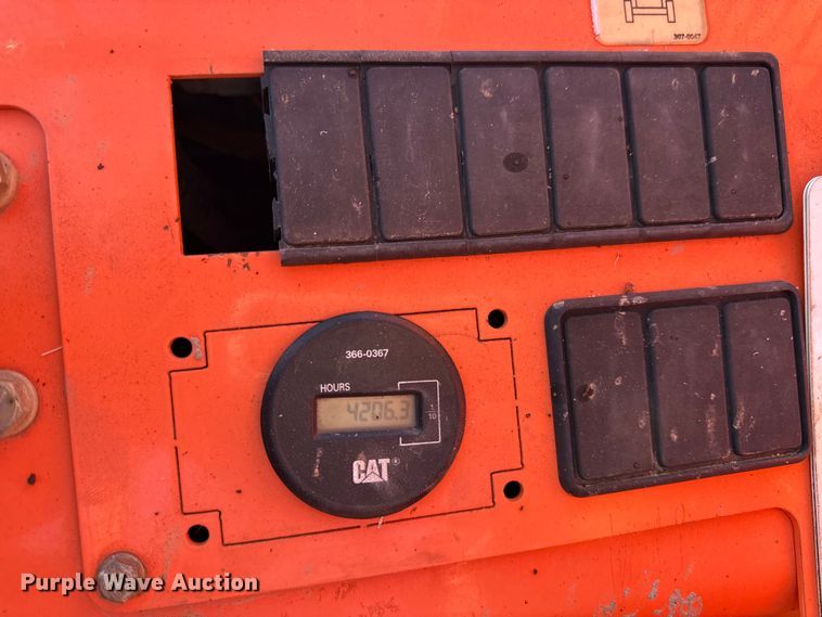 image for item DZ4250 2013 Lull 644E-42 telehandler