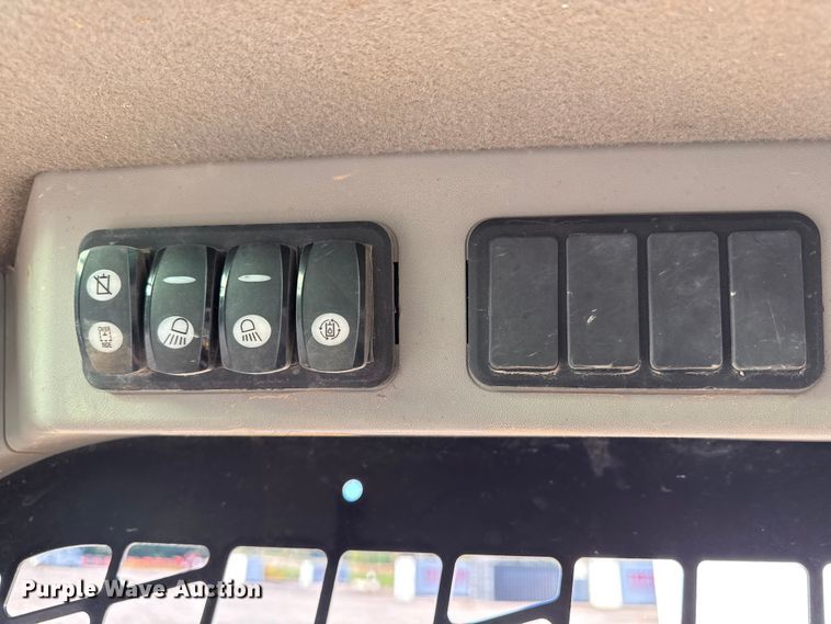 image for item DZ4251 2017 Caterpillar 289D tracked skid steer loader