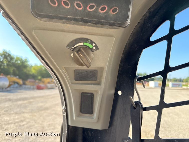 image for item DZ4252 2017 Caterpillar 289D tracked skid steer loader