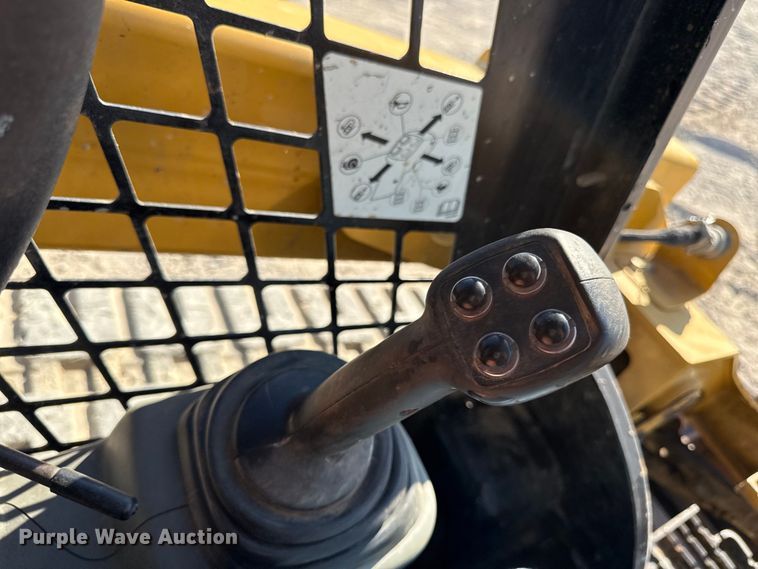 image for item DZ4252 2017 Caterpillar 289D tracked skid steer loader