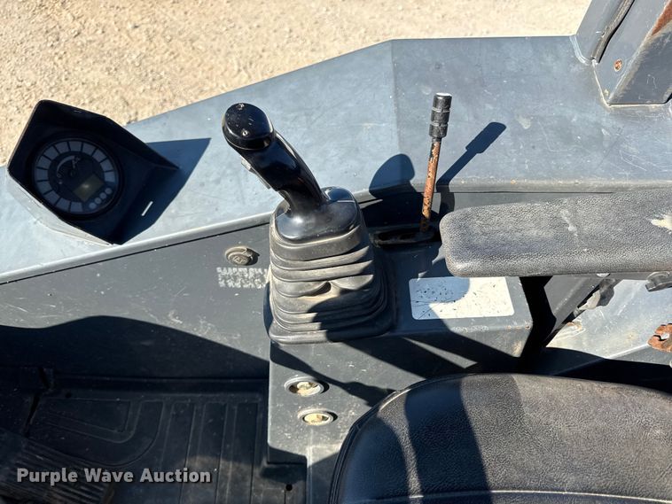 image for item DZ4253 2015 John Deere 204K wheel loader