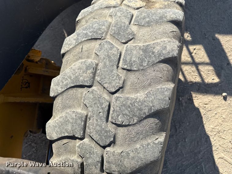 image for item DZ4253 2015 John Deere 204K wheel loader