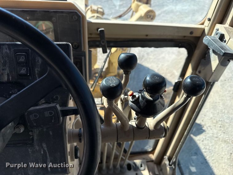 image for item DZ4254 2006 Caterpillar 140H motor grader