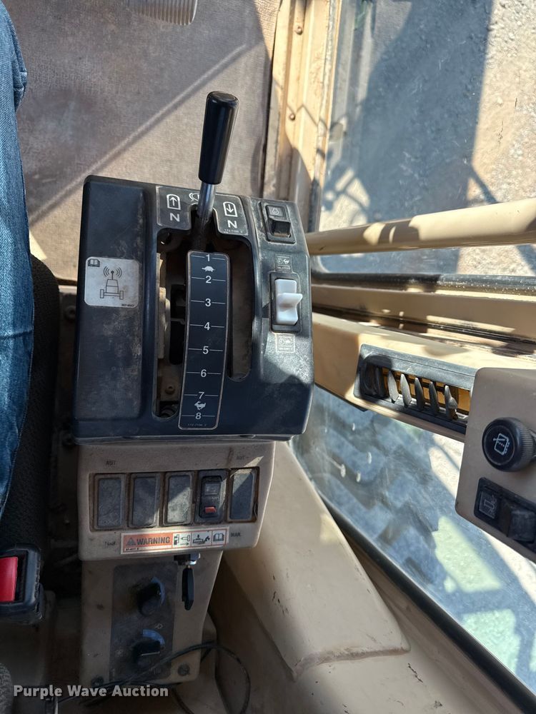 image for item DZ4254 2006 Caterpillar 140H motor grader