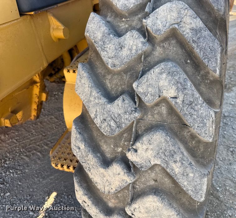 image for item DZ4254 2006 Caterpillar 140H motor grader