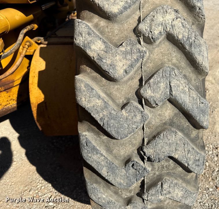 image for item DZ4254 2006 Caterpillar 140H motor grader