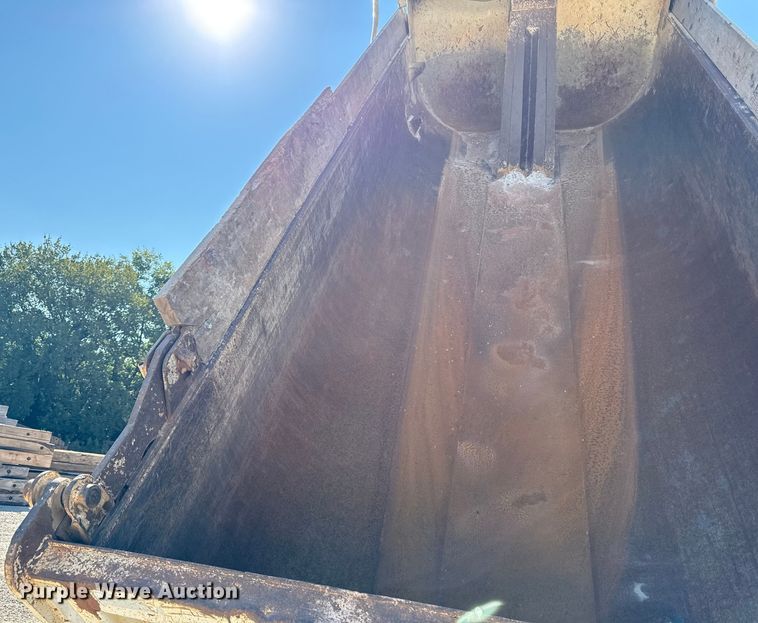 image for item DZ4255 2017 Mack Granite GU713 dump truck