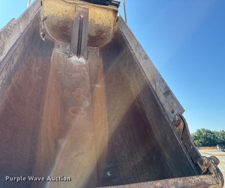 image for item DZ4255 2017 Mack Granite GU713 dump truck