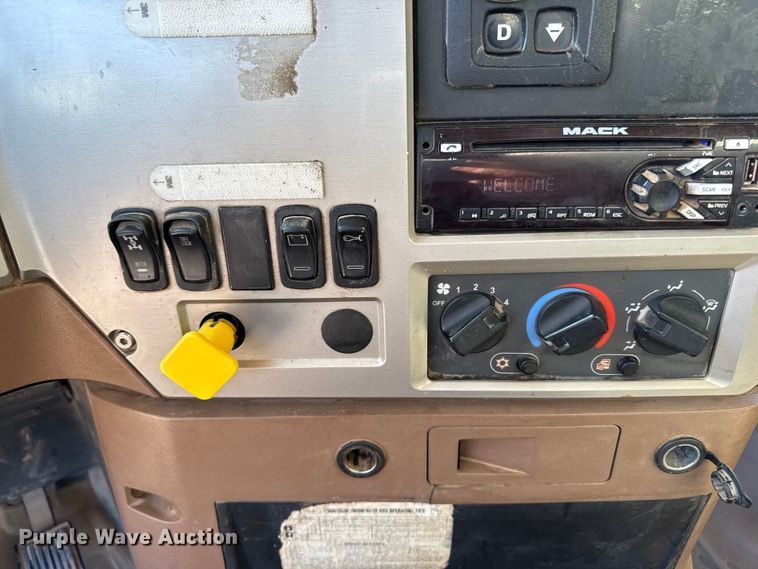 image for item DZ4255 2017 Mack Granite GU713 dump truck