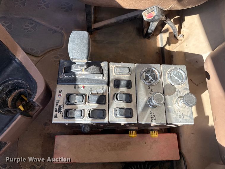 image for item DZ4255 2017 Mack Granite GU713 dump truck