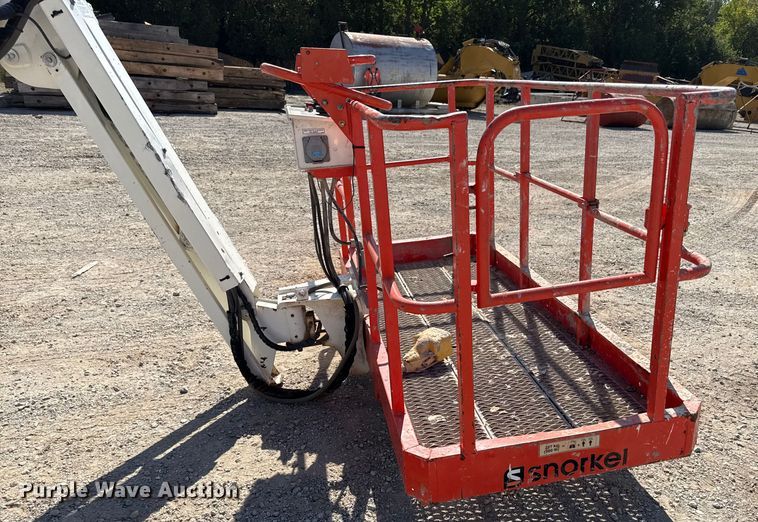 image for item DZ4256 2006 Snorkel TB85JFA boom lift