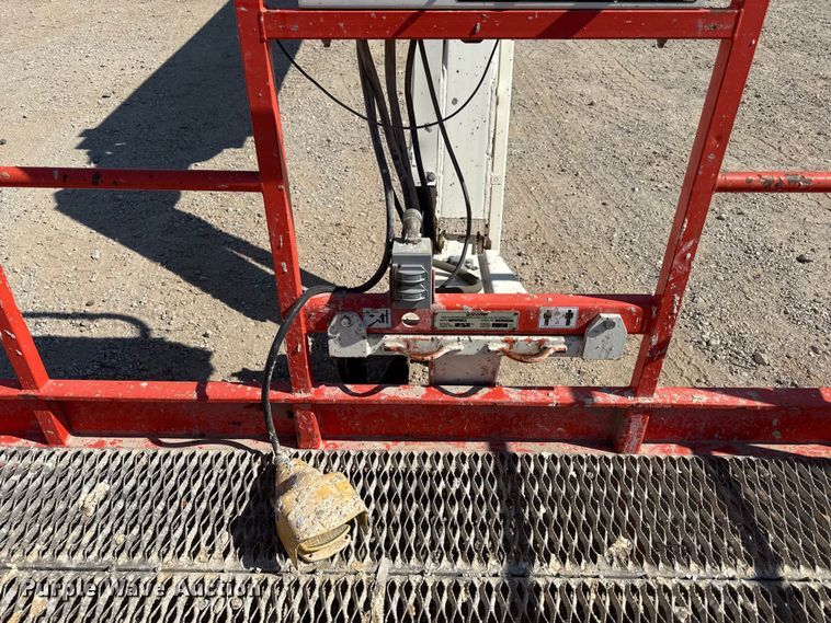 image for item DZ4256 2006 Snorkel TB85JFA boom lift