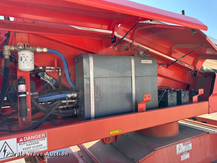 image for item DZ4256 2006 Snorkel TB85JFA boom lift