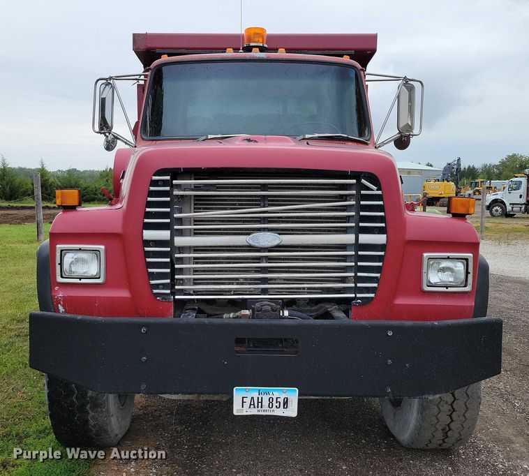 image for item DZ6483 1994 Ford L8000 dump truck