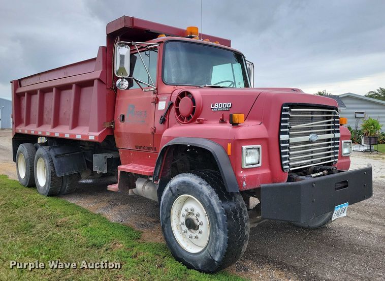 image for item DZ6483 1994 Ford L8000 dump truck