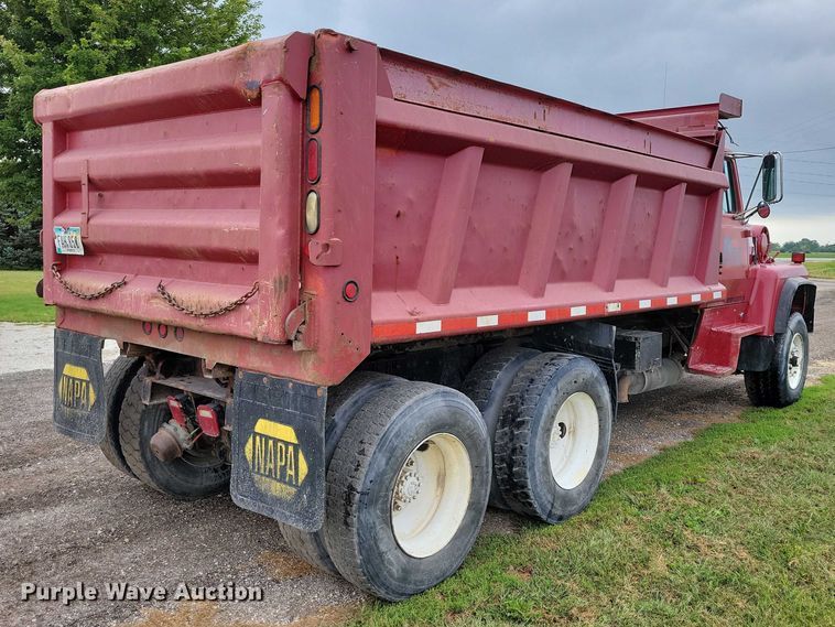 image for item DZ6483 1994 Ford L8000 dump truck