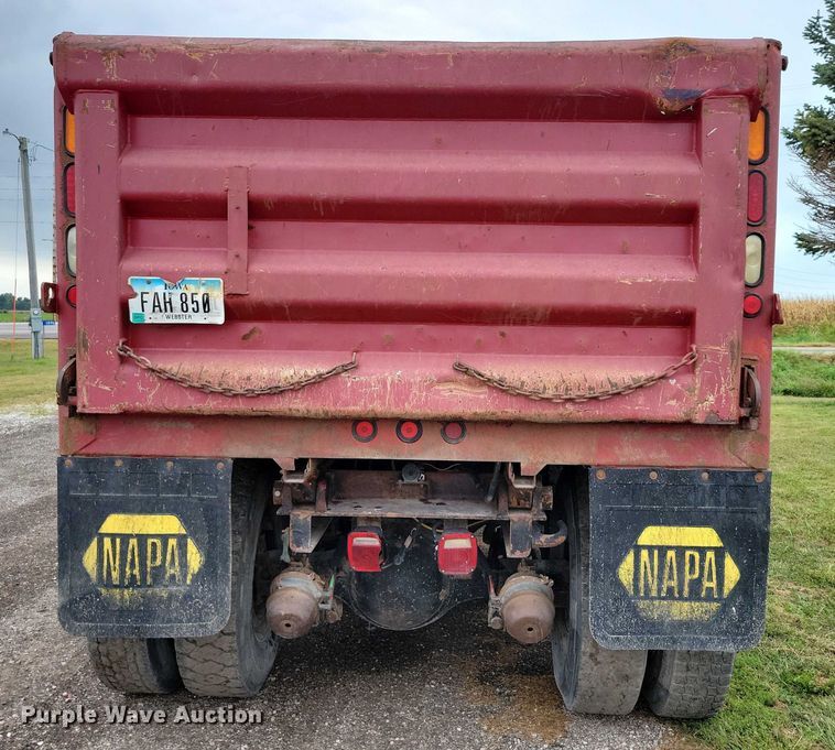 image for item DZ6483 1994 Ford L8000 dump truck