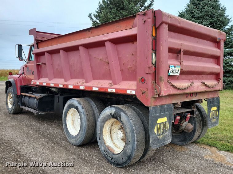 image for item DZ6483 1994 Ford L8000 dump truck