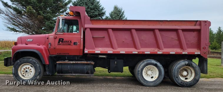image for item DZ6483 1994 Ford L8000 dump truck
