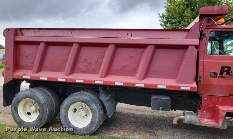 image for item DZ6483 1994 Ford L8000 dump truck